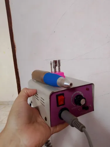 Motor de unha em gel