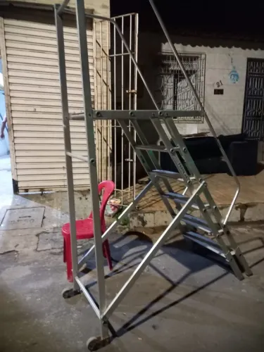 Escada plataforma 