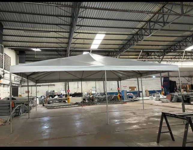 Tenda piramidal 10x10 - seminova