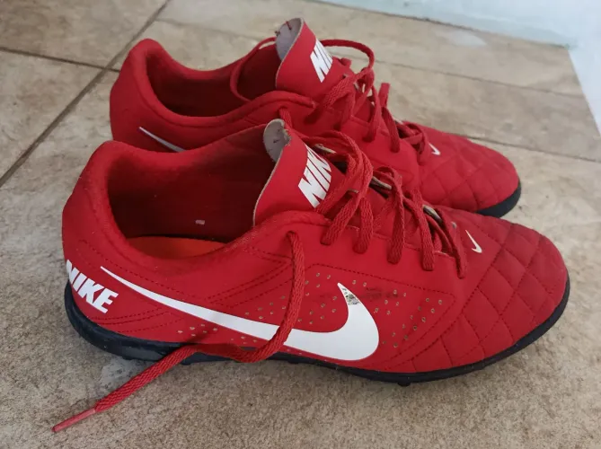 Chuteira society Nike beco 2 TF semi nova