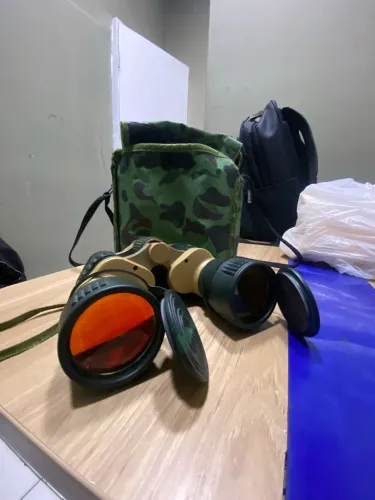 Binóculo camuflado