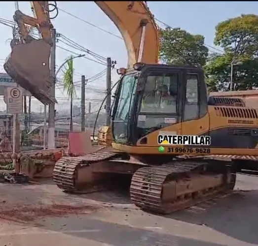 Escavadeira Caterpillar 315DL cabinada e ar condicionado 
