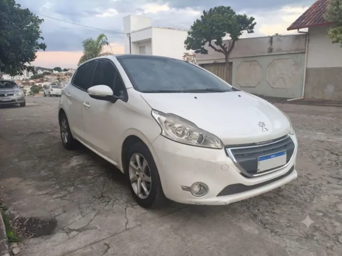 Peugeot 208 Allure 1.5 Flex 8V 5P 2014