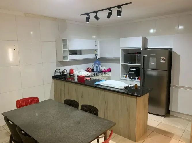 Casa à venda com 3 quartos, suíte, escritório, garagem para 3 carros e terreno 10x20, COHA
