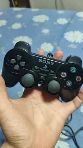 Controle SERIE A PS2 EM PERFEITO ESTADO DE CONSERVAÇÃO SO A ENTRADA MEIO QUEBRADINHA 