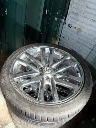 Jogo de Rodas Aro 22 Cromadas Toyota Hilux + Pneus 265/40