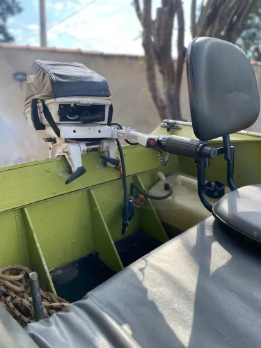Barco + Carretinha rodoviária + motor 15HP Johnson