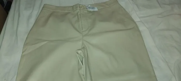 Calça feminina couro sintético 