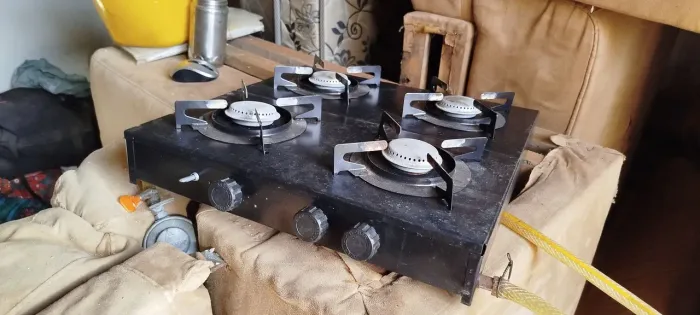 Fogão tipo Cooktop, só está sujo, mas está novo, usei nem 1 mes