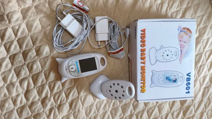 Babá eletrônica com câmera e áudio