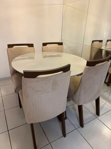 Mesa de jantar redonda 4 cadeiras