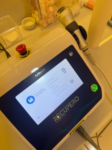 APARELHO DE LASER + ULTRASSOM 1 E 3 MHz - FISIOTERAPIA 
