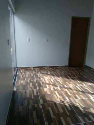 Aluga-se uma kitnet no recanto das minas Gerais 950 reais