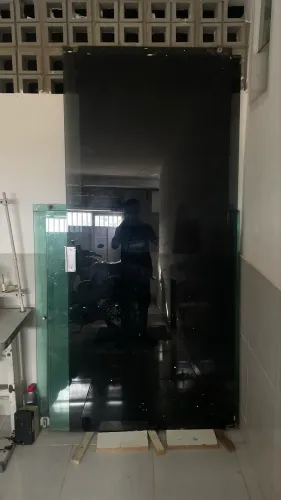 Porta de vidro 225x180 sem as ferragens