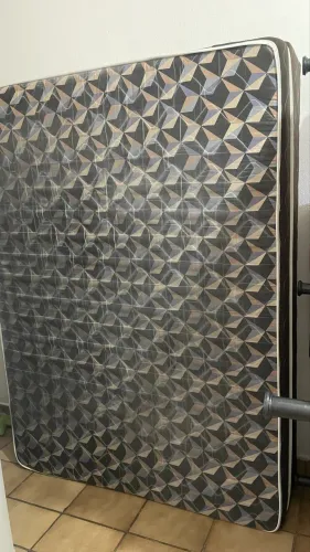 Cama de casal + cabeceira estofada 