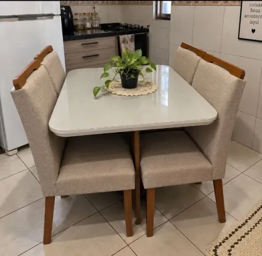 Mesa de Jantar Com Cadeiras (Tá Novo Entrega Hoje)