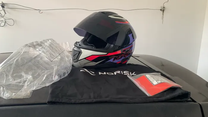 Capacete Norisk - TAM: 58 - sem marcas de uso.