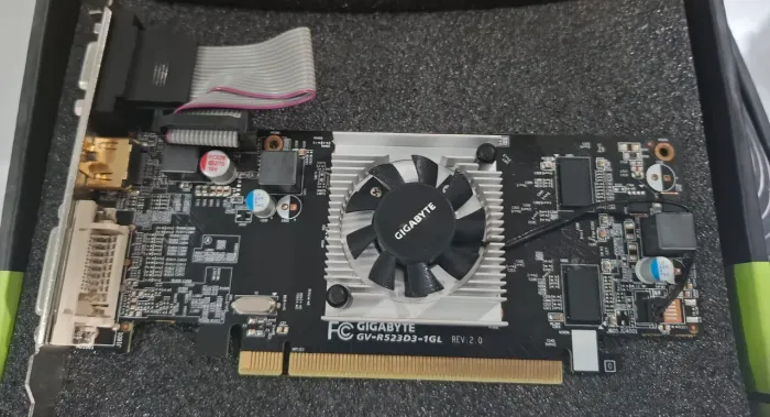 Placa de video Gigabyte 1GB