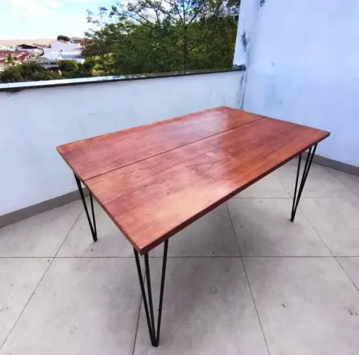 Mesa Rústica em Madeira Maciça Artesanal + Pés de Ferro (Estilo Industrial)
