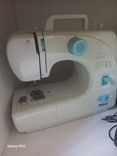 Maquina costureira costura