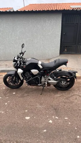 Vendo cb1000r 2020 abaixo da Fipe, aceito propostas
