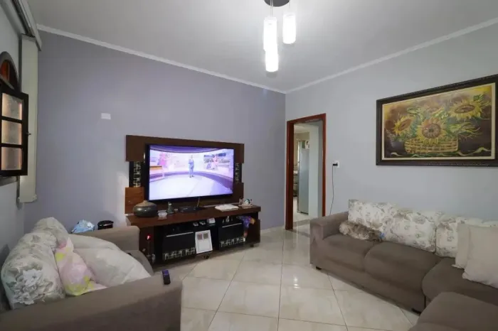 Sobrado à venda na Vila Pires Santo André | 199m², 3 dormitórios e quintal com churrasque