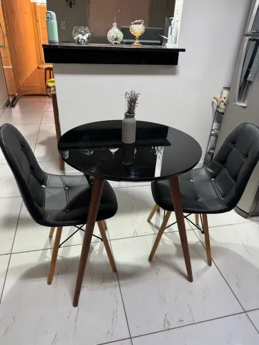 Mesa compacta com 2 cadeiras