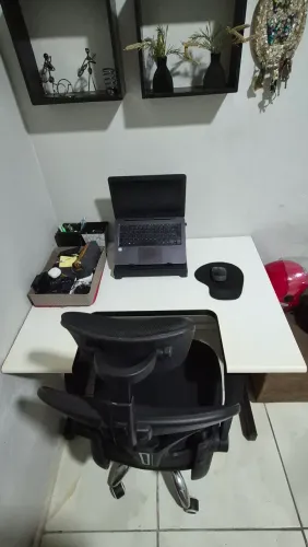 Escrivaninha Branca Usada - Ideal para Estudo e Home Office