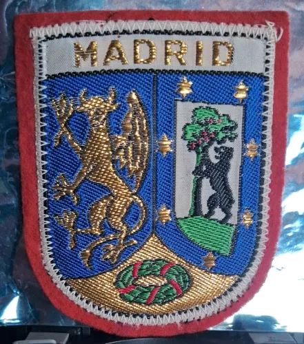 2 PATCHS - emblemas bordados medindo: (8x6cm).