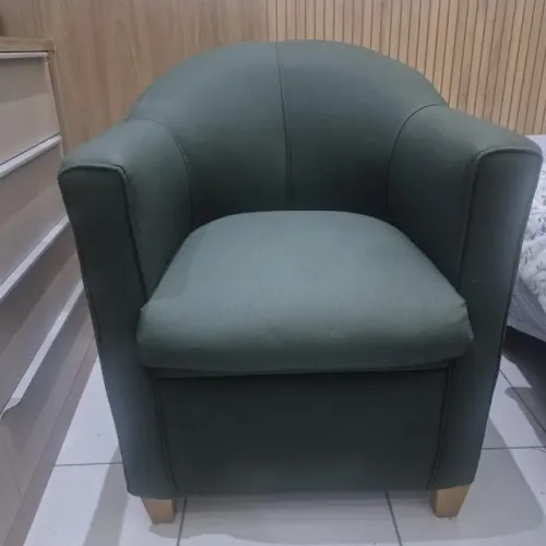 Procura-se um novo lar! Poltrona linda e super confortável