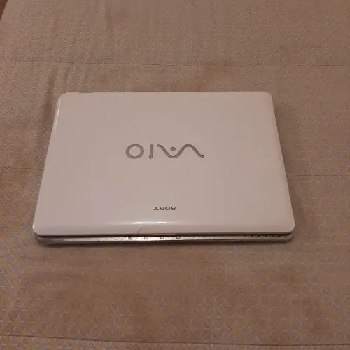 Notebook Sony Vaio, Branco com teclado prata, tela de 16", HD de 500GB, memoria ram 3GB