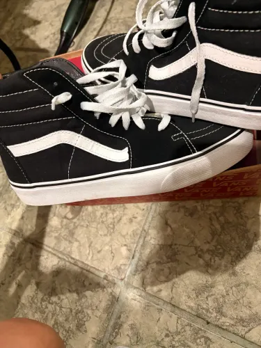 Vans Sk8-Hi Clássico Preto/Branco - Tamanho 39 (Praticamente Novo!)