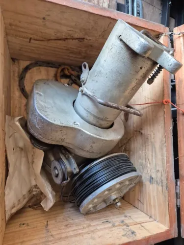 Equipamento para Lançamento de Cordoalha e Fibra Óptica Aérea