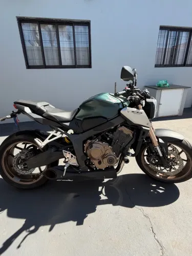 CB 650R -2023 Linda.