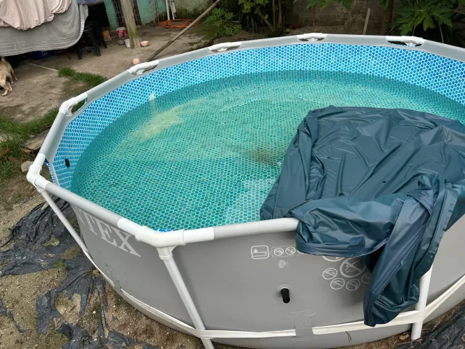 Piscina 4.500 litros enorme e toda perfeita 