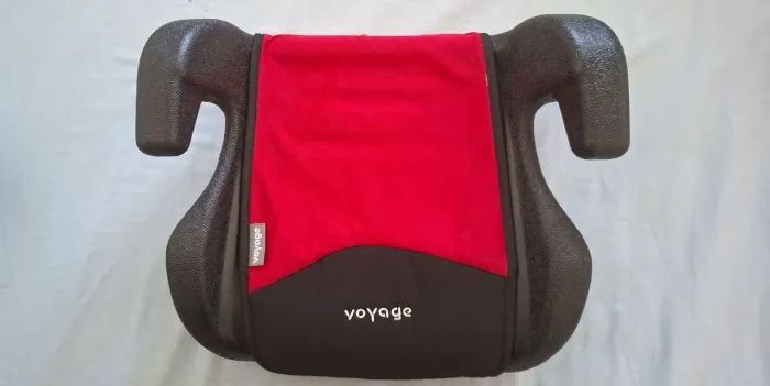  Assento de elevação (booster) infantil para carros da marca Voyage.