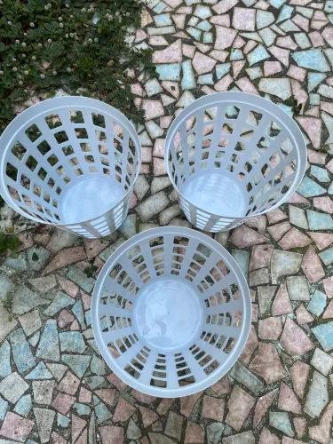 Kit com 3 Lixeiras Plásticas Brancas
