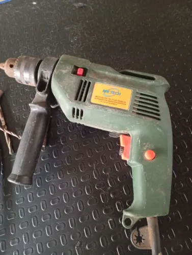 Furadeira funciona perfeitamente 50$