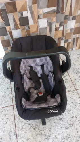 Vendo um bebê conforto e um ninho redutor
