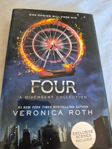 Livro Four da série Divergente. Capa dura. Inglês. Verônica Roth