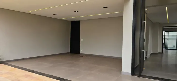 Sobrado para venda com 300 metros quadrados com 3 quartos em Jardins de Samantha III - Ara