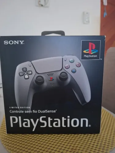 Controle Sony DualSense PS5, Sem fio, Edição Limitada Do 30º Aniversário, Cinza e Preto - 
