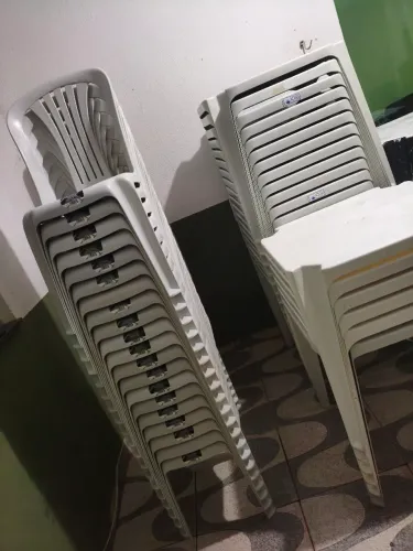 Aluguel de mesas e cadeiras 10 reais