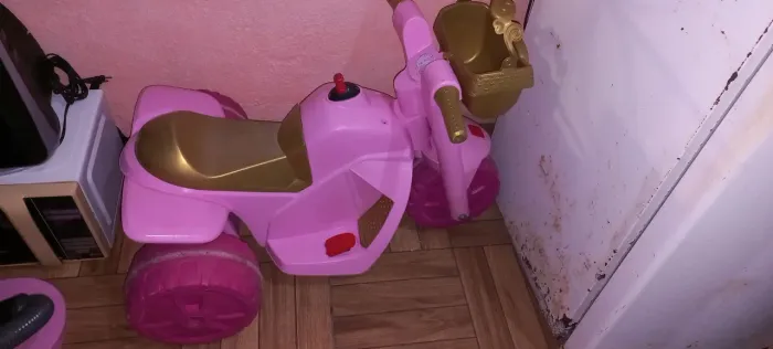 Vendo moto elétrica criança + carregador