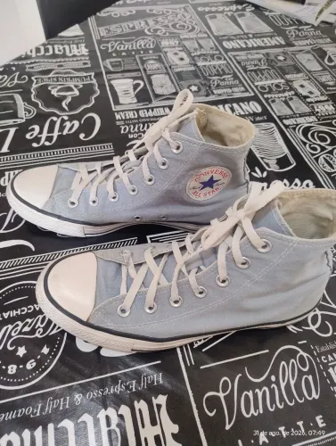 Tênis ALL star azul cano alto.