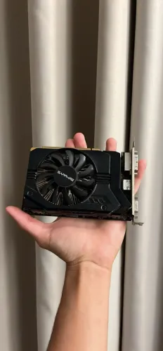 Placa de Vídeo Sapphire AMD Radeon R7 250 2GB DDR3