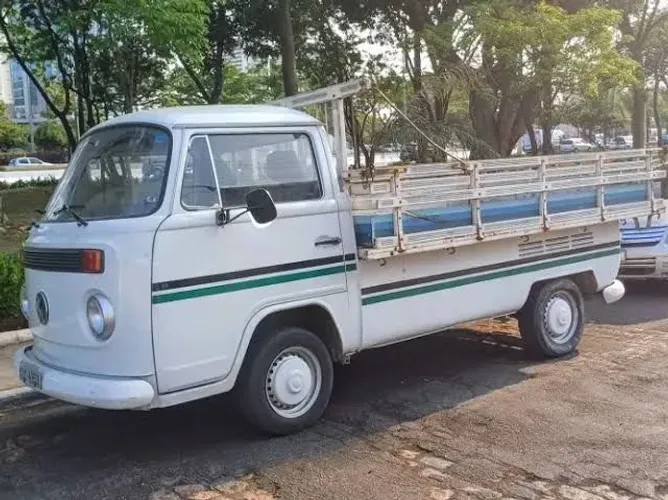 Faço frete com Kombi com carroceria