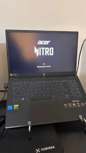 Notebook gamer muito bom roda ate voce dentro