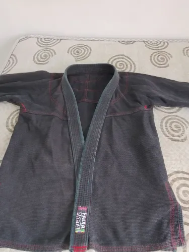 Vendo kimono preto