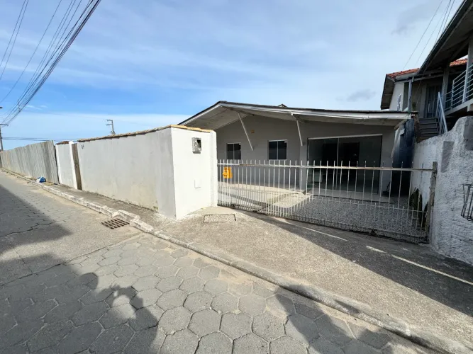 Aluguel casa Rio vermelho 2 quartos